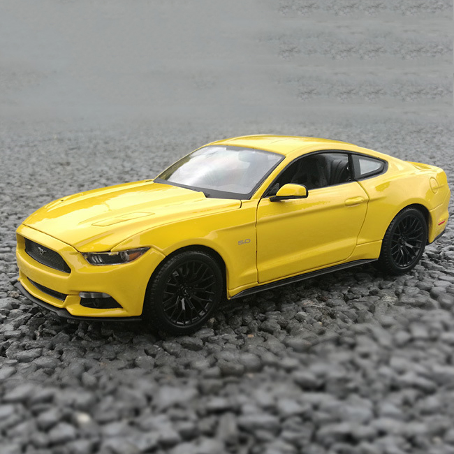 Ford Mustang GT (Vàng)