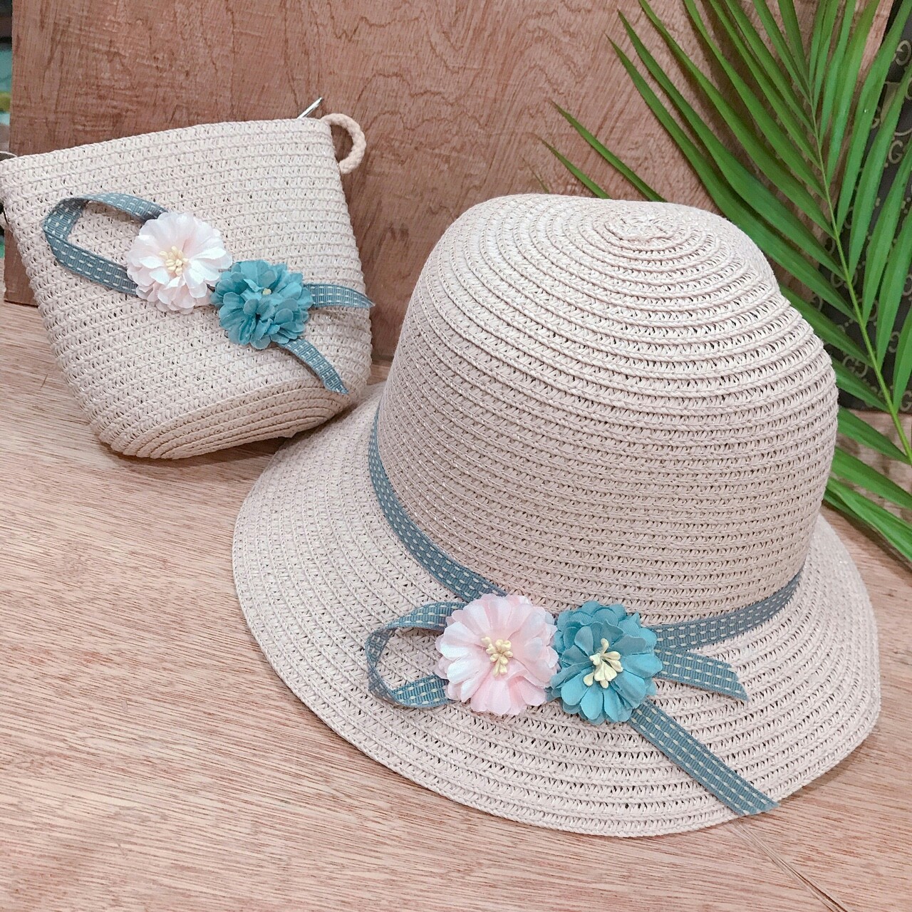Set nón và túi xách cói cho bé ngày hè